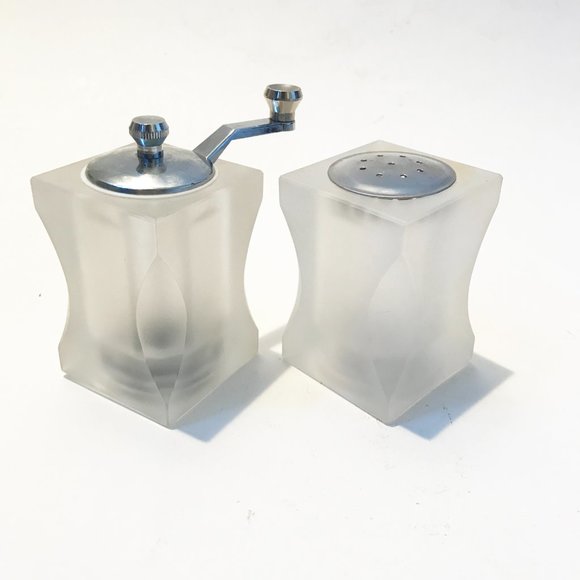 Vintage Satin Acrylic Lucite Plastic Cooks Club Salt and Pepper Mill Shaker Set - Picture 1 of 9